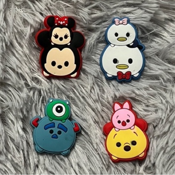 Disney Tsum Tsum Croc Charm Set 8$